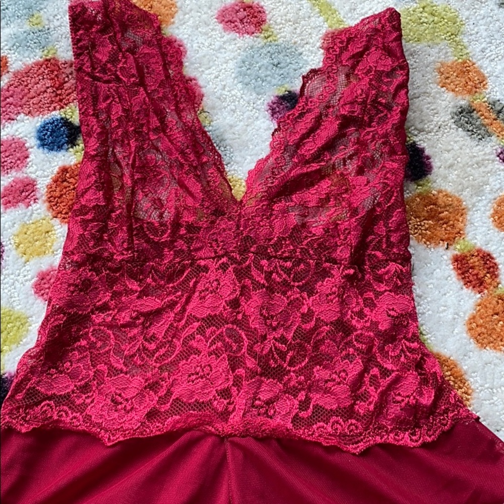 Lingerie - Picture 2 of 5
